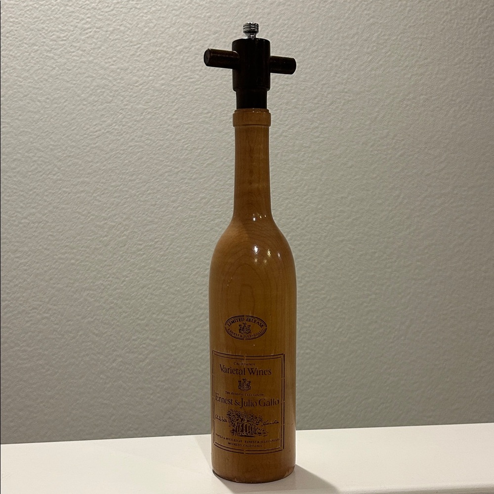 Vintage Ernest & Julio Gallo Wooden Wine Bottle Pepper Mill Grinder With Box